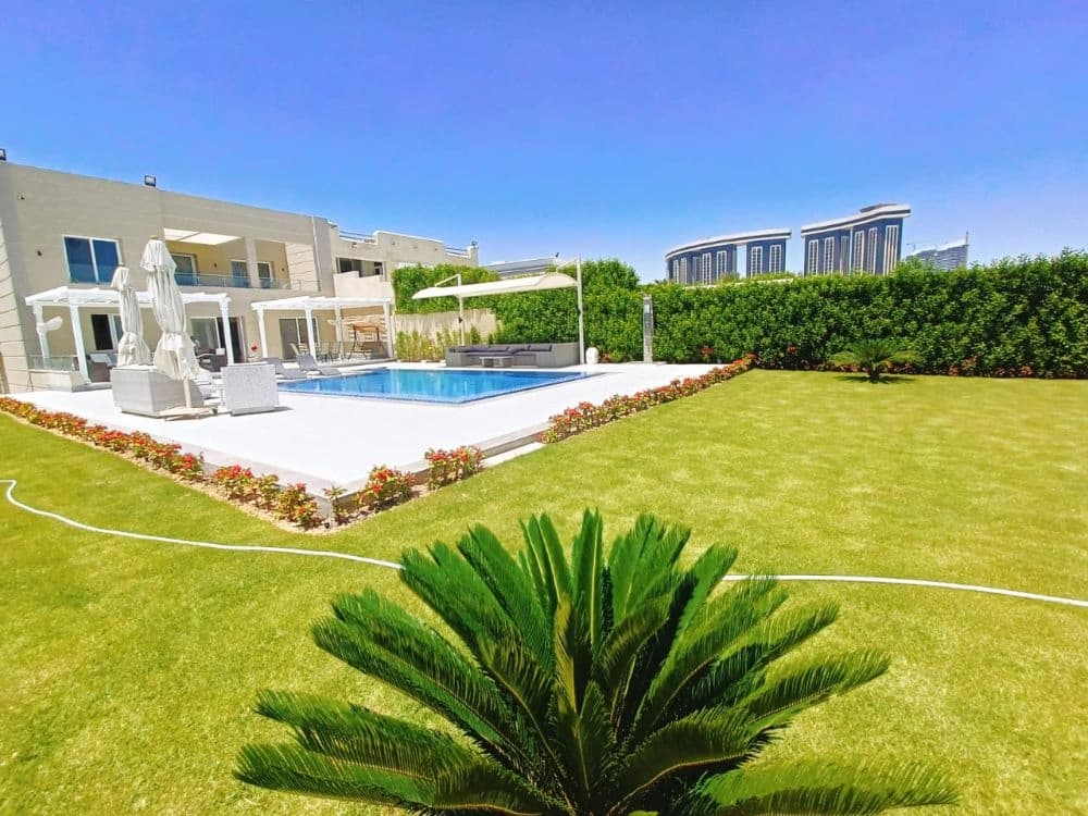 Luxury Villa for Rent Marina 7 First Row Sea View Towers