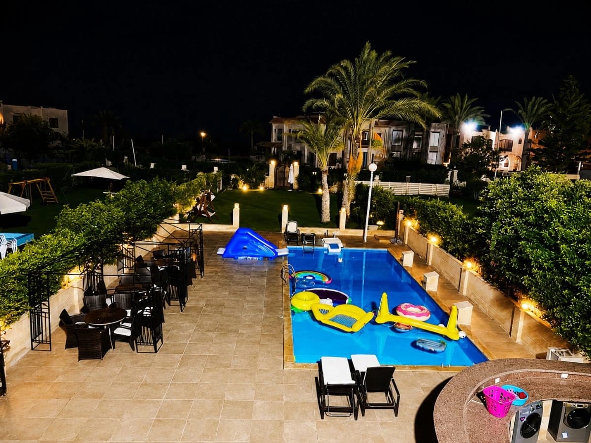 Luxury Six-Master-Bedroom Villa Near the Beach in Marina 5