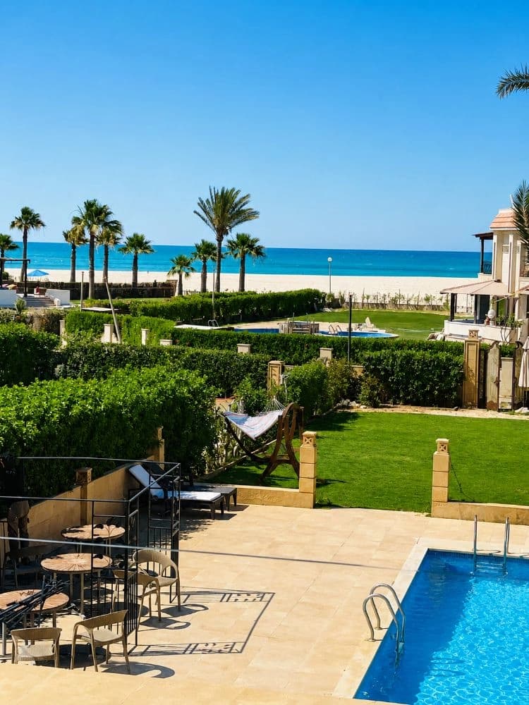 Luxury Six-Master-Bedroom Villa Near the Beach in Marina 5