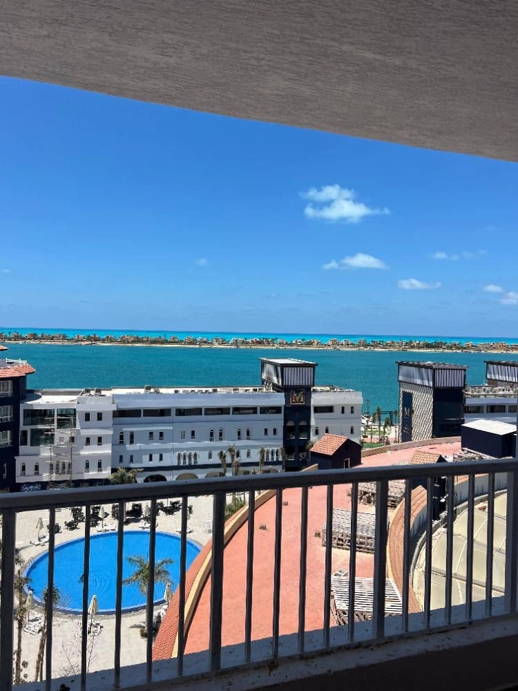 Sea-View Chalet in Platinum Tower, Porto Marina